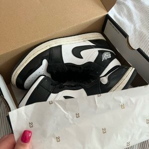 AIR JORDAN 1MID SE ASW